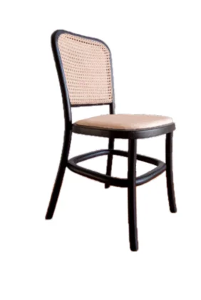 Ventura Square · Sillas de madera